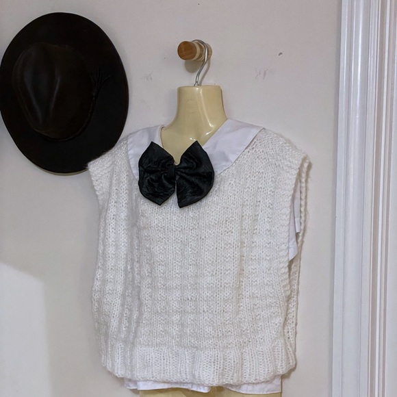 Vintage HANDCRAFTED Knit Boxy Sweater Vest, Creamy White - Picture 9 of 15